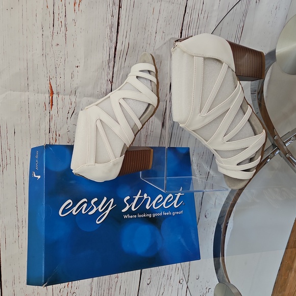 easy street Shoes - NWT Easy Street Women's Amaze Dress Sandals